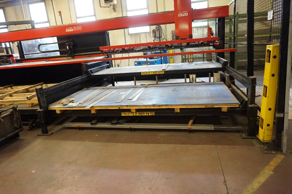 AMADA Schiavi Vipros 368 King  1997